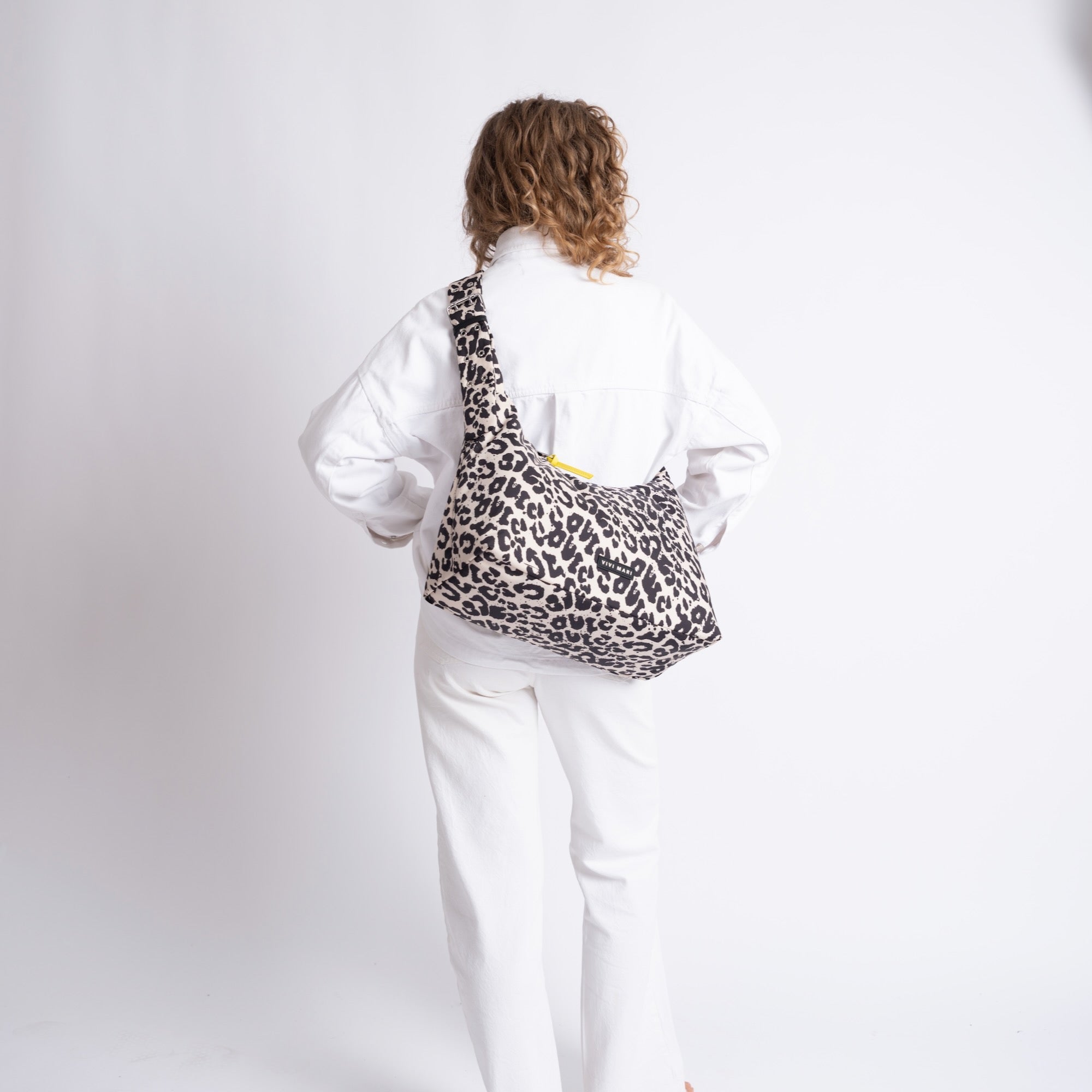 Buckle Bag medium - leo splashes black/sand - VIVI MARI